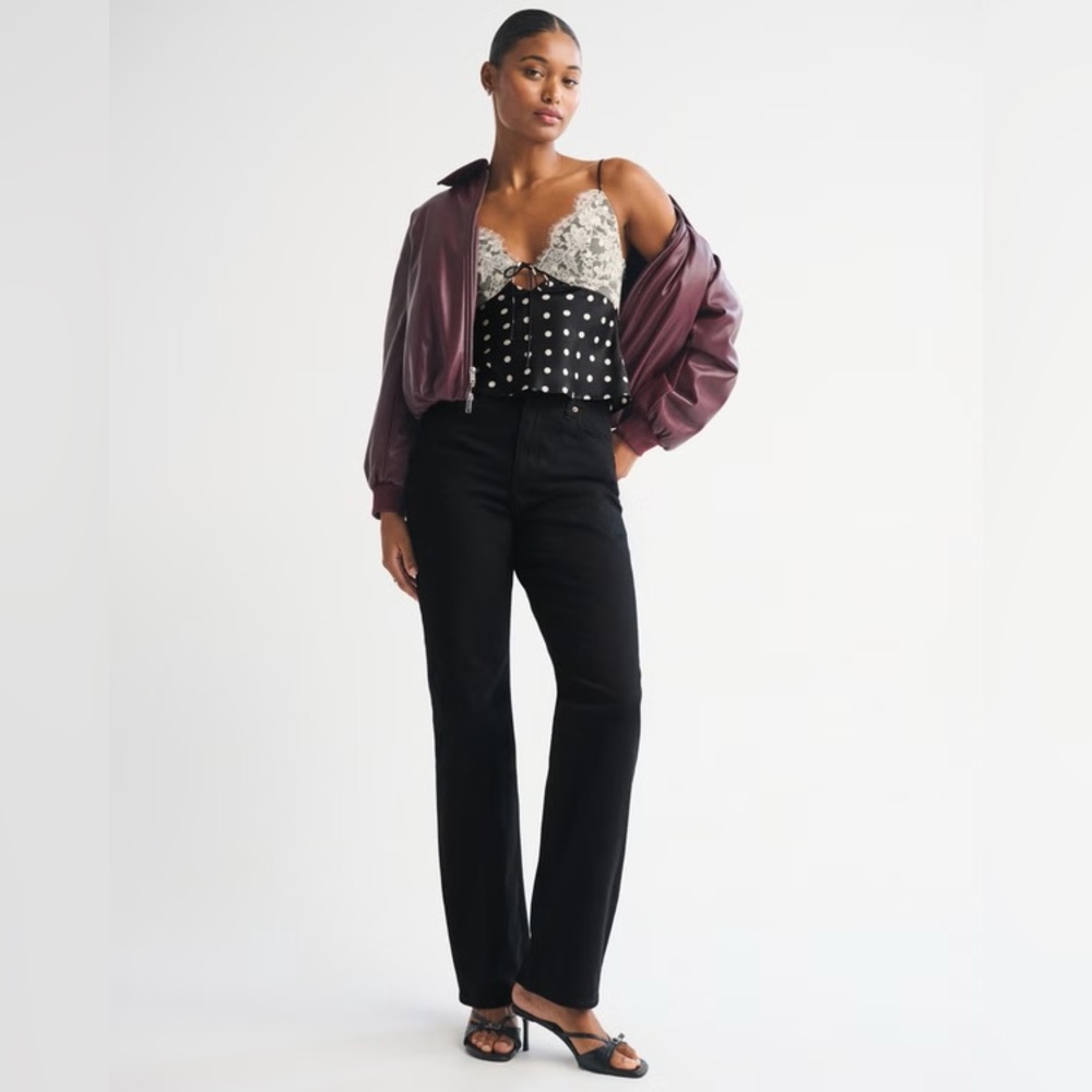 NWT Abercrombie Curve Love High Rise 90s Relaxed Jean No Fade Black Size 25